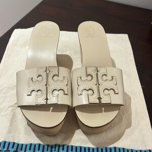 Tory Burch cream and gold shoes size 7